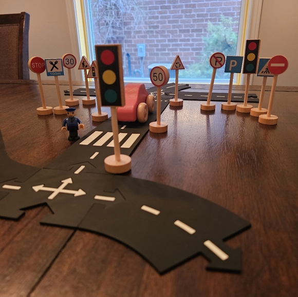 16 pieces wooden street signs for open ended play - Picture 4 of 5